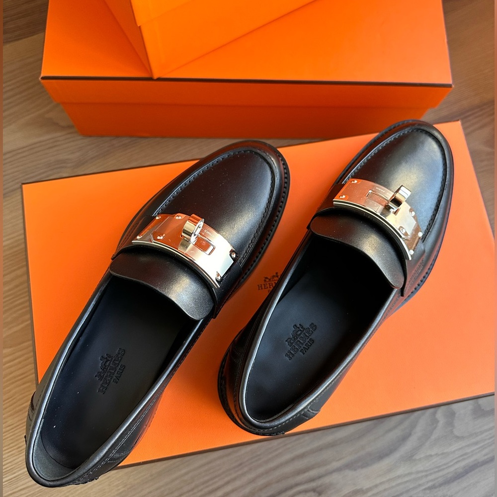 ✨ SOLD ✨ Hermes Hot Loafer - 37